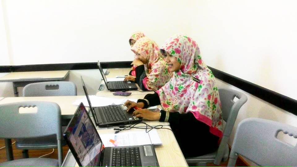 Melihat Serunya Pelatihan Guru NgeBlog di SMP Islam 